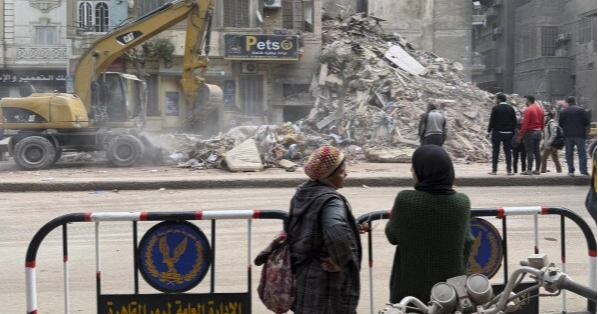 10 dead in building collapse in Egypt