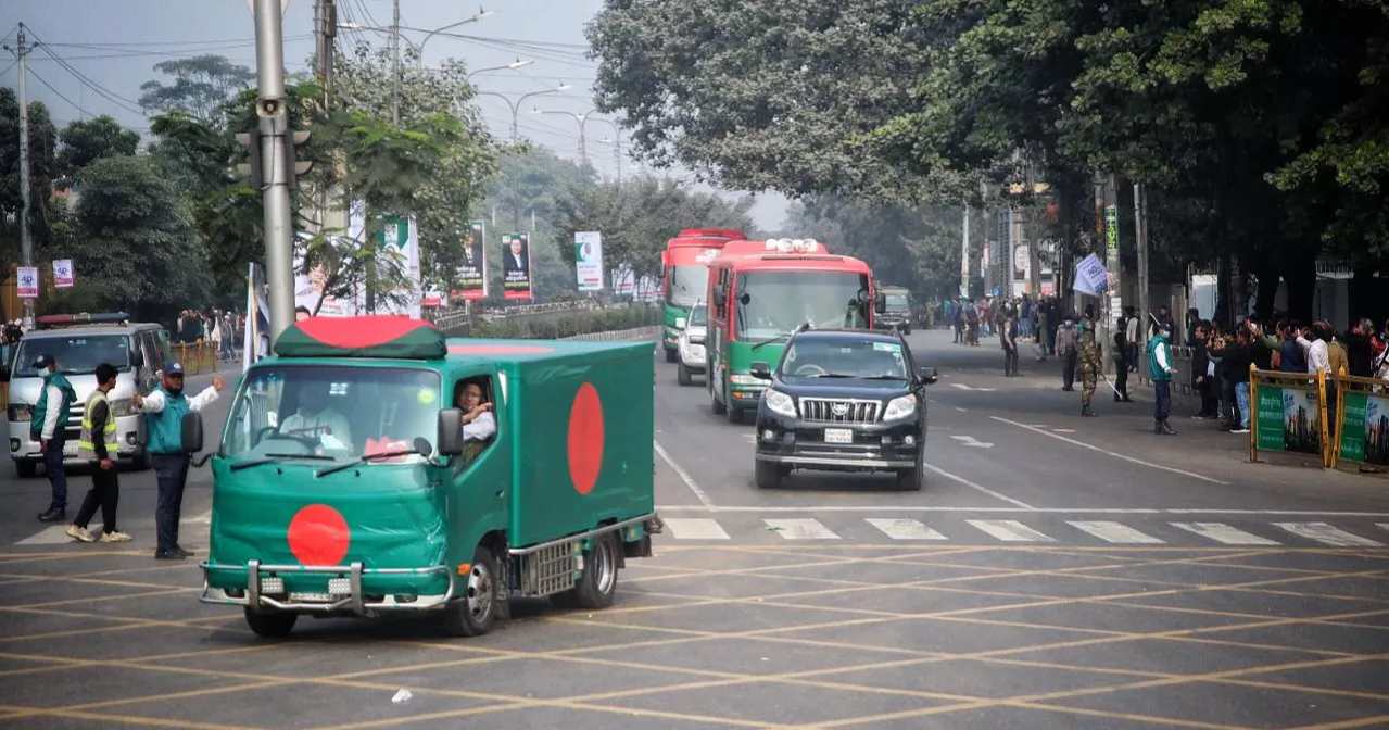 Dhaka stands still as Khaleda’s coffin being taken to Manik Mia Avenue 