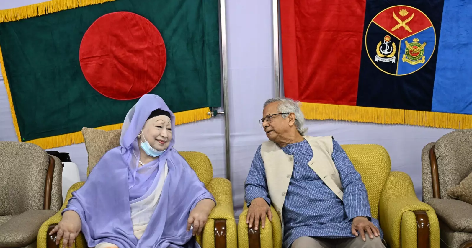 Khaleda meets Prof Yunus at Armed Forces Day reception