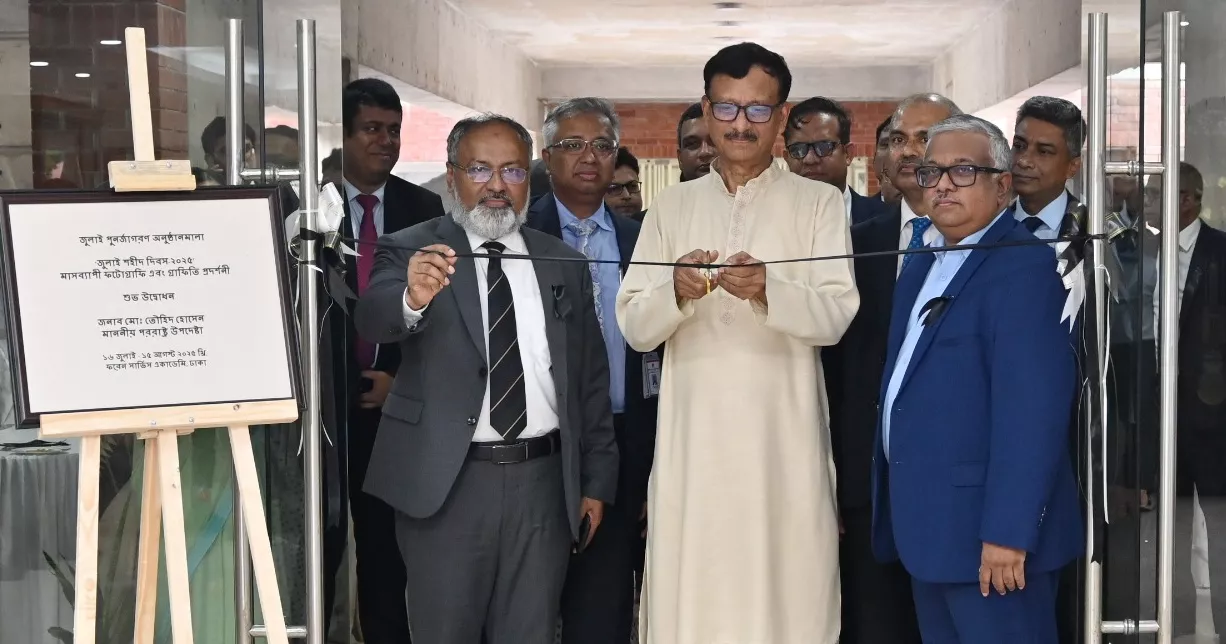 July Martyrs: Foreign Adviser opens month-long photography and graffiti show