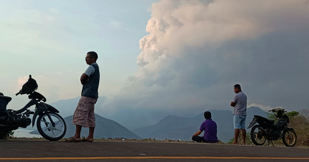 Indonesia's Mount Lewotobi Laki Laki unleashes towering columns of hot clouds