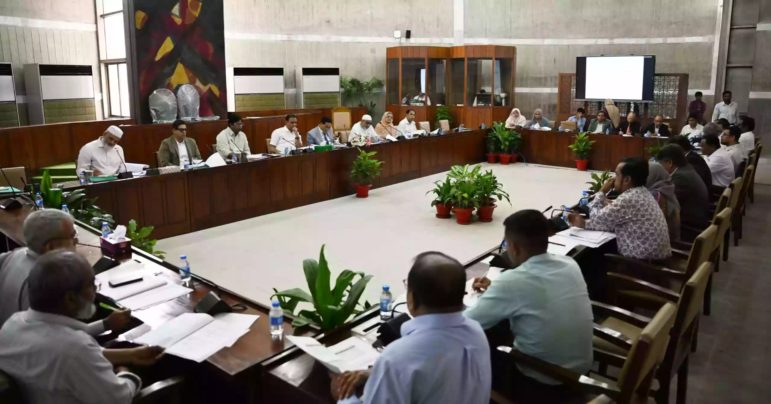 Committee recommends lower internet costs, stronger cyber security