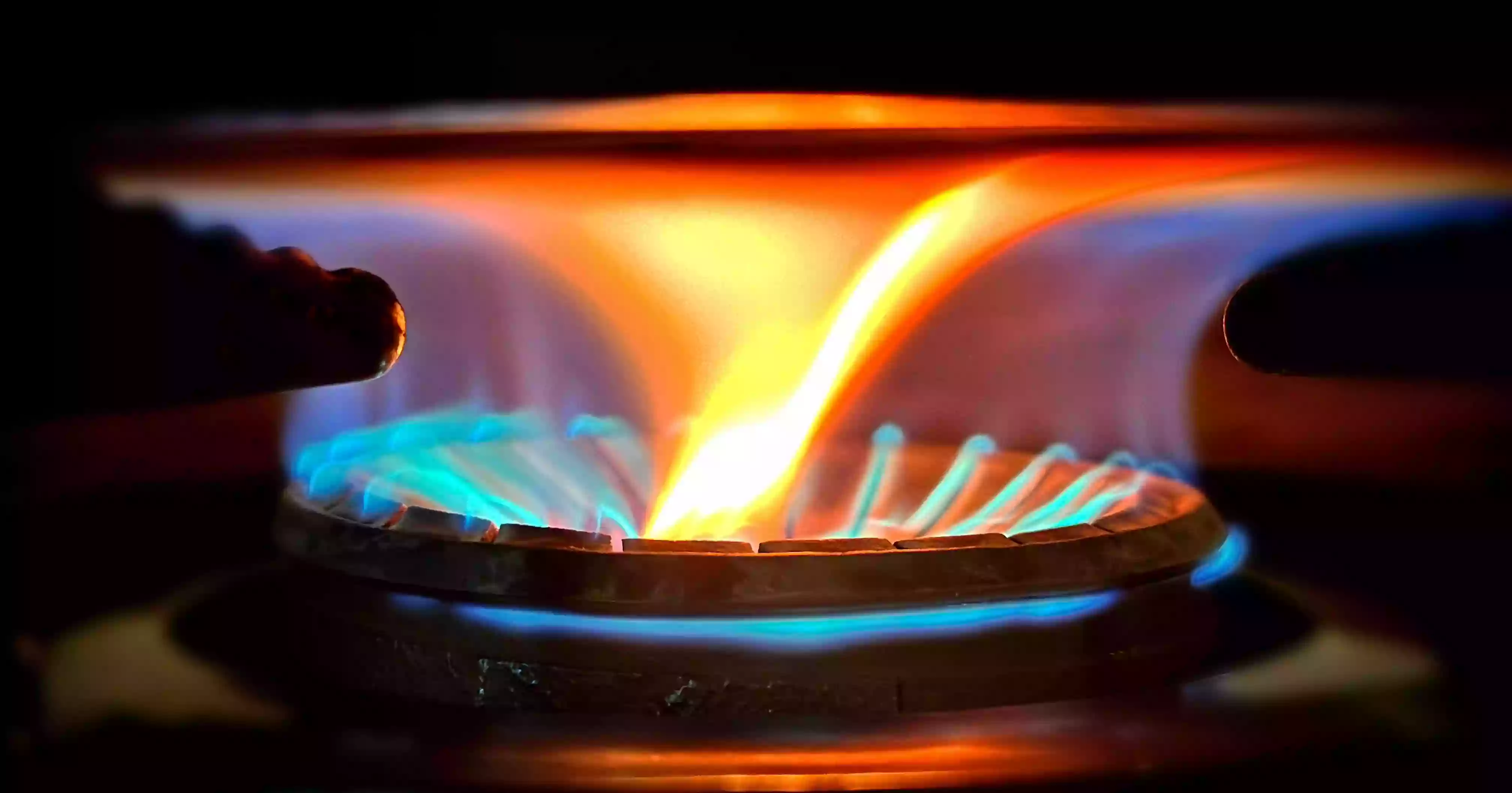 Gas crisis, soaring prices cast shadow over Ramadan preparations in Dhaka