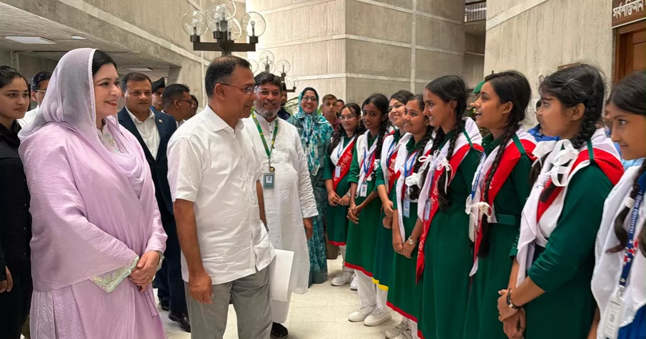 PM describes students as future ‘gamechangers’, urges them to plant a tree every year