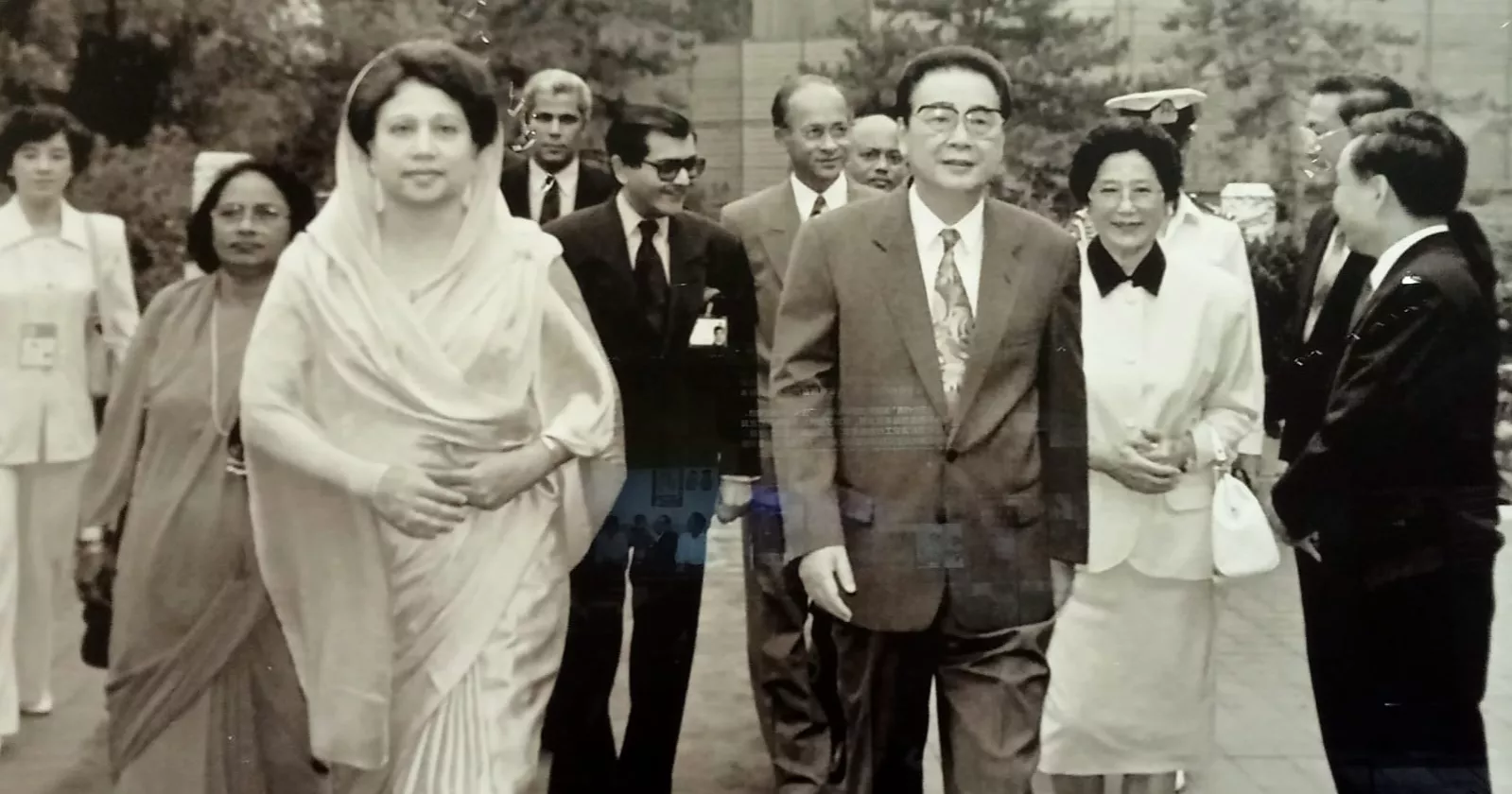 Khaleda’s photo of 1995 visit to China displayed at CPC Museum