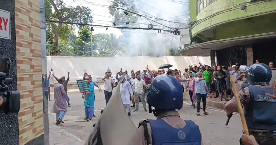 Jamaat condemns ‘police action’ against Islami Bank protesters