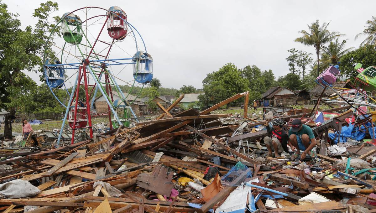 Indonesia tsunami survivors remain jittery as deaths hit 429