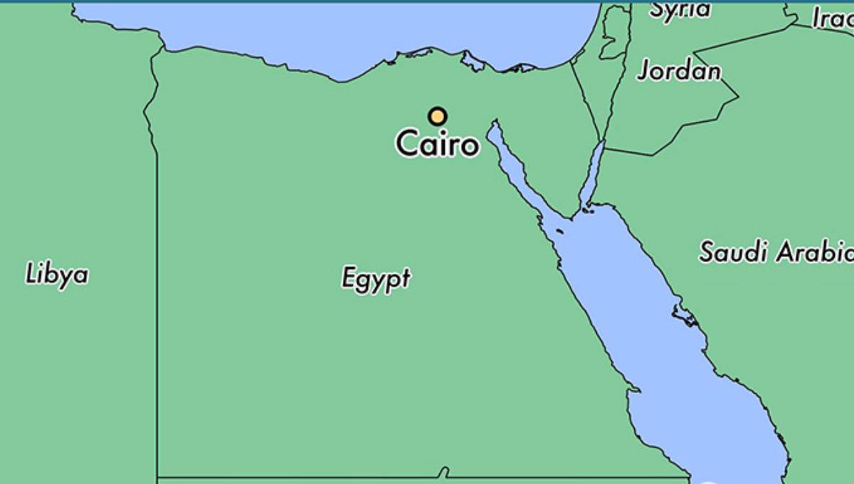 Suicide bomber kills 2 police by famed Cairo tourist market