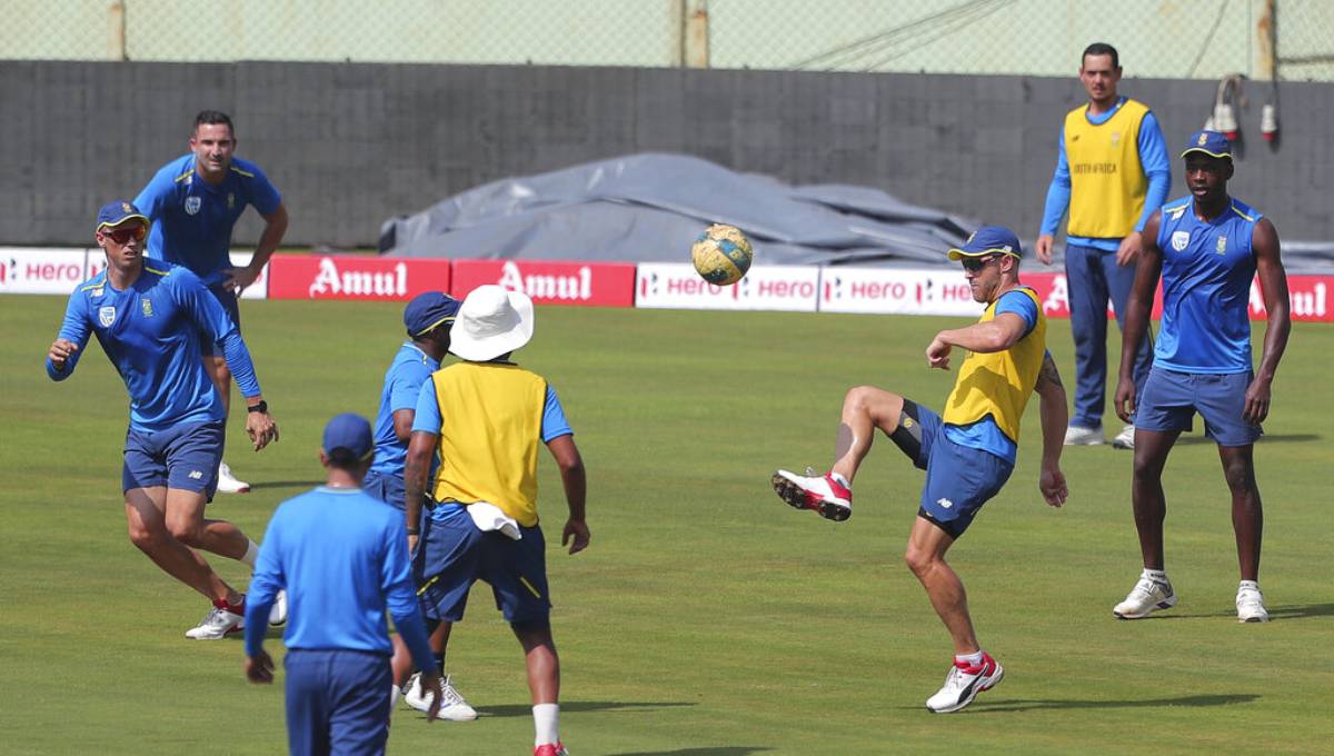 India wins toss, opts to bat in 1st test vs South Africa