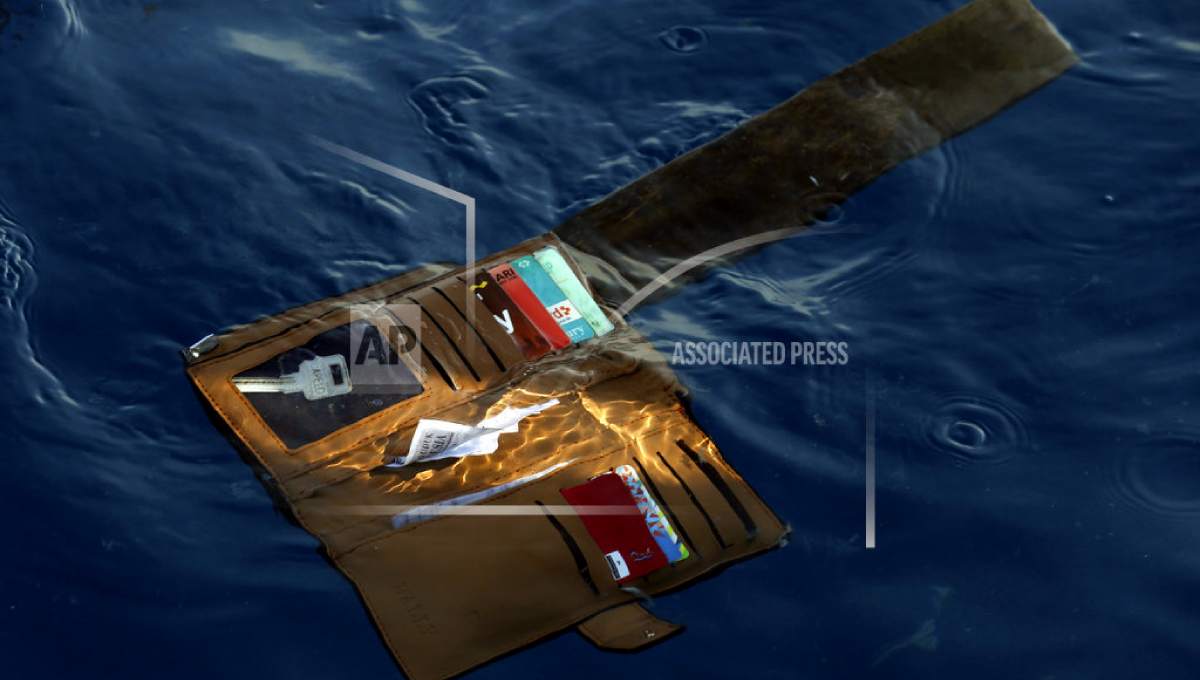 Indonesia plane crash search finds remains, debris at sea