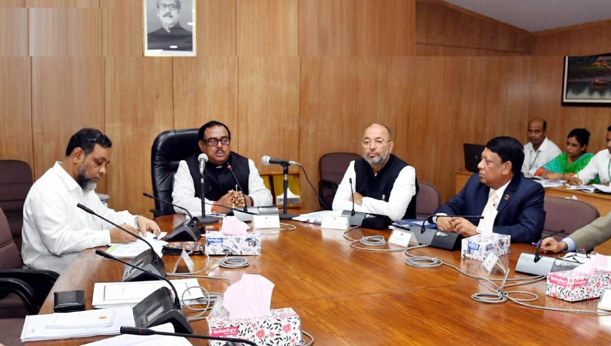 Ensure paddy procurement directly from farmers, minister asks DCs