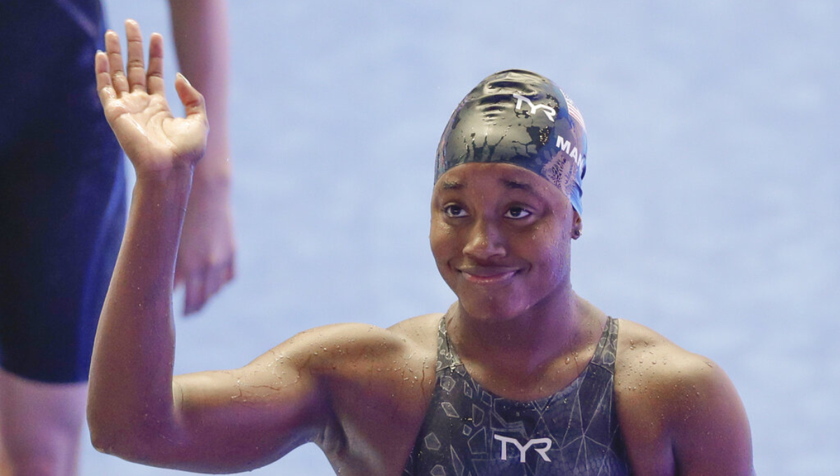 Manuel wins 2nd straight world title in women's 100 free