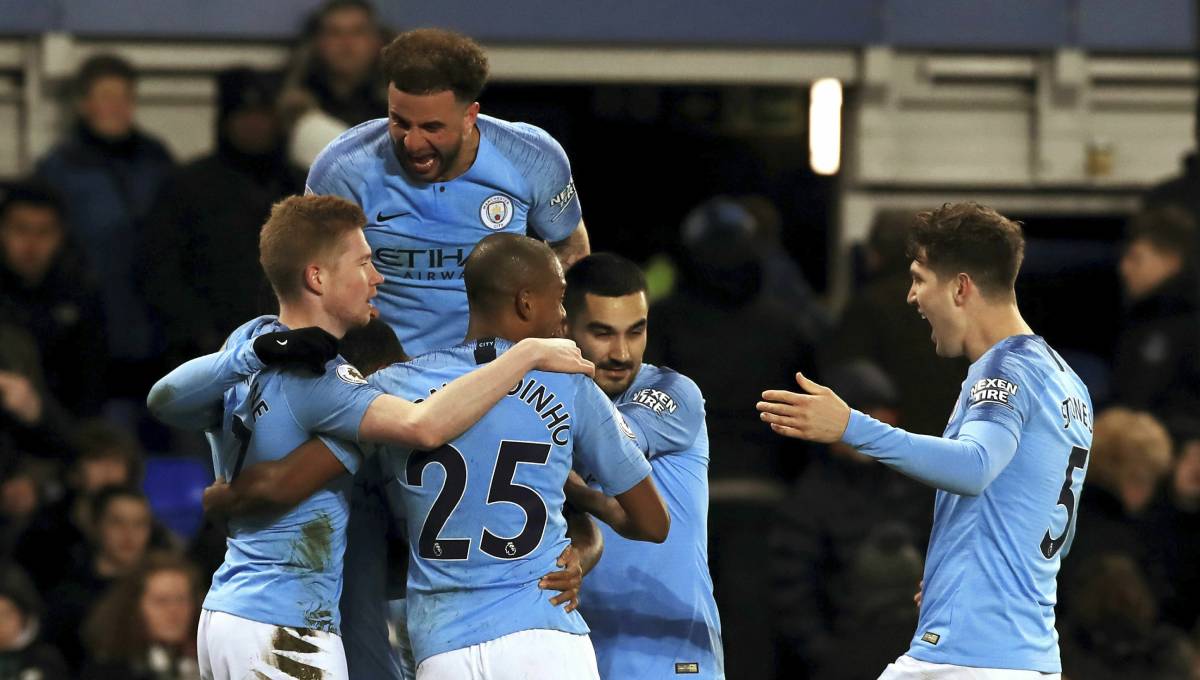Man City goes top of EPL after beating Everton 2-0