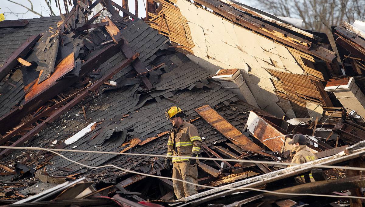 Tornados inflict damage in Alabama town, Florida Panhandle