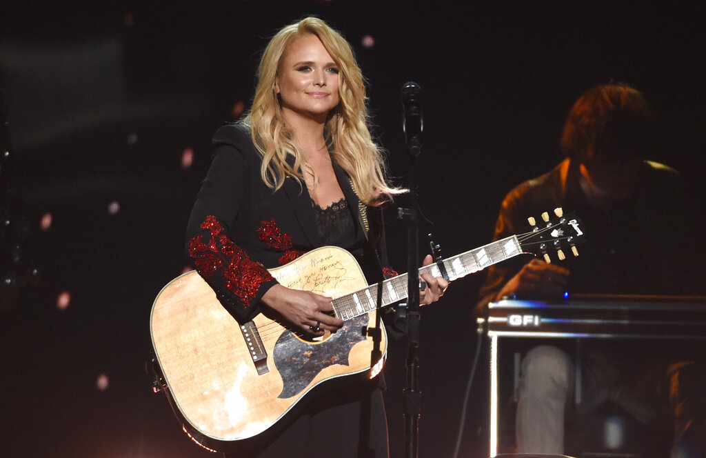 Country star Miranda Lambert reveals secret marriage