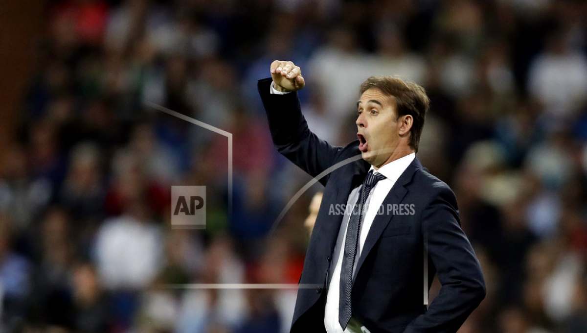 Lopetegui hopes to save Madrid's season_ and job_ at Barca