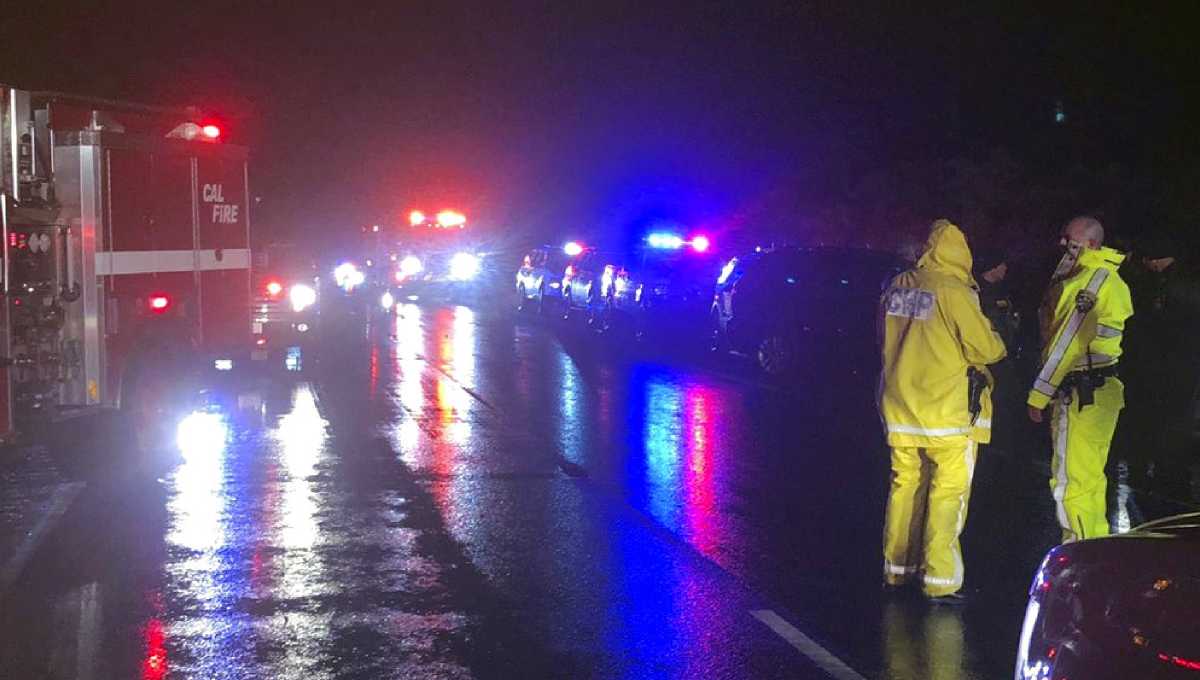 3 dead, 8 injured in immigrant smuggling attempt at border