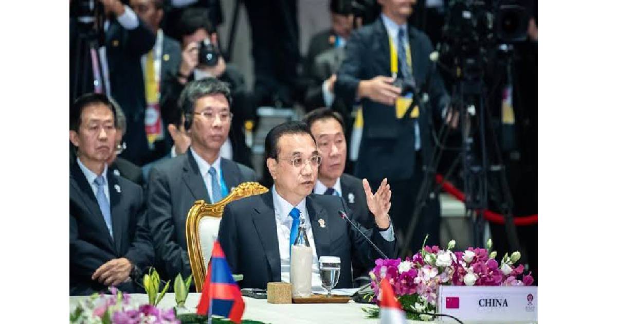 Chinese premier urges closer exchanges with Thailand