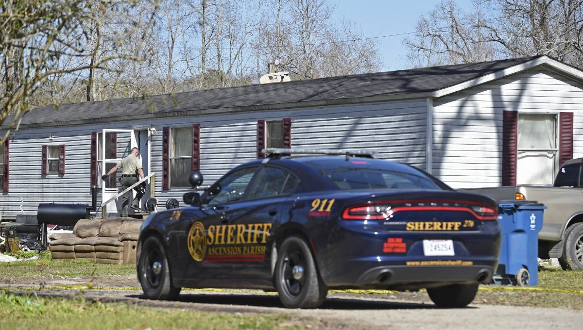 Search on for Louisiana man suspected in 5 deaths