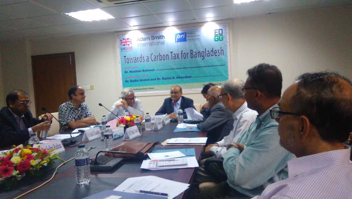 Experts favour imposing carbon tax