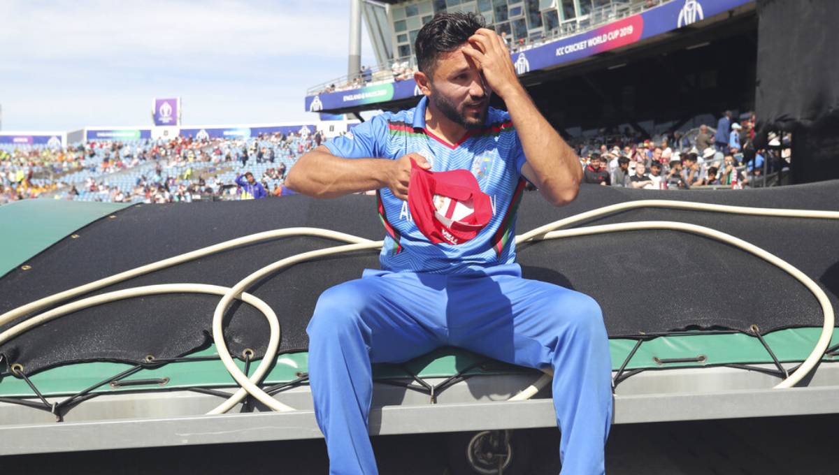 Australia's Marsh breaks arms, out of World Cup