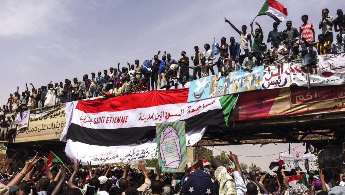 Sudan army removes leader, rejects al-Bashir extradition