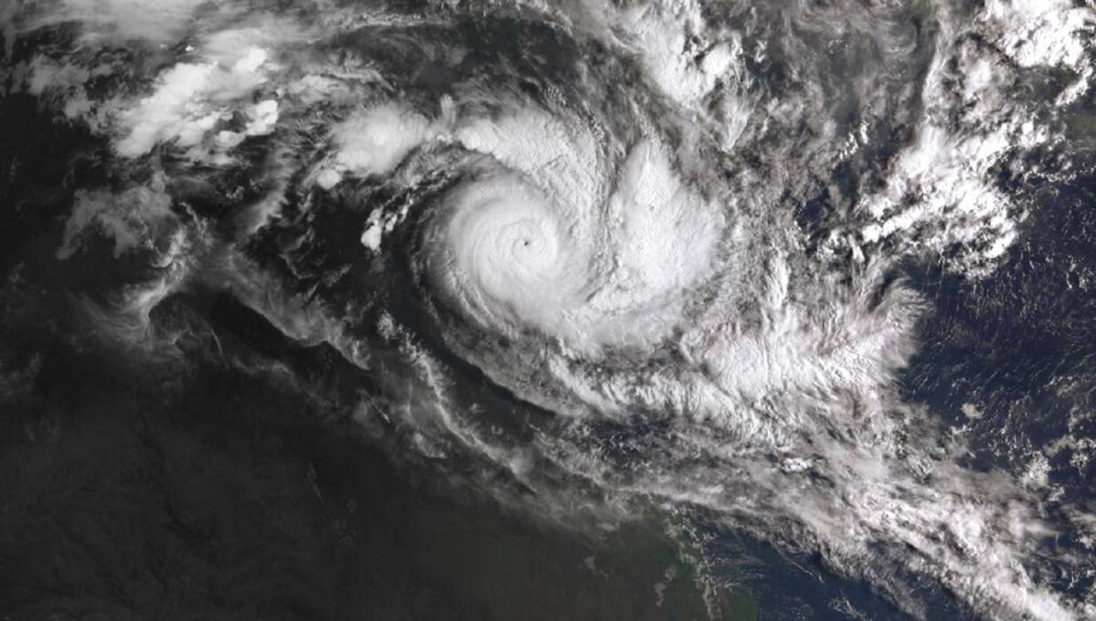 Australia moving 2,000 people from powerful cyclone's path
