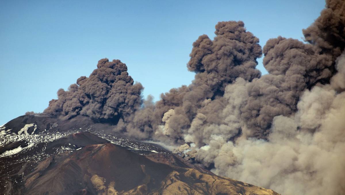 Quake from Mount Etna volcano jolts Sicily; 10 injured