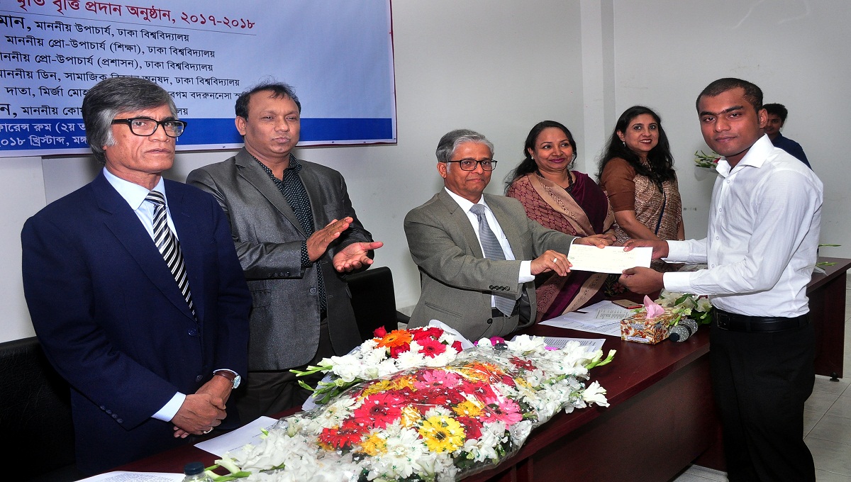 Two DU students get scholarship