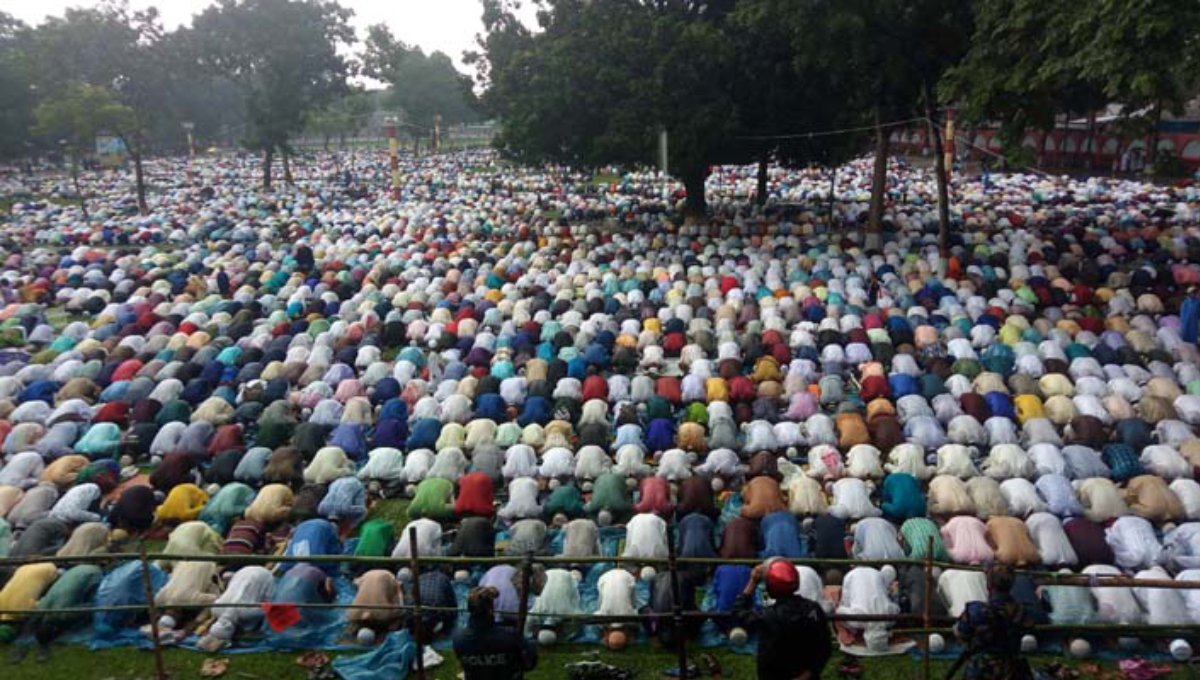 Gor-e-Shahid Maidan, Sholakia host 2 largest Eid congregations