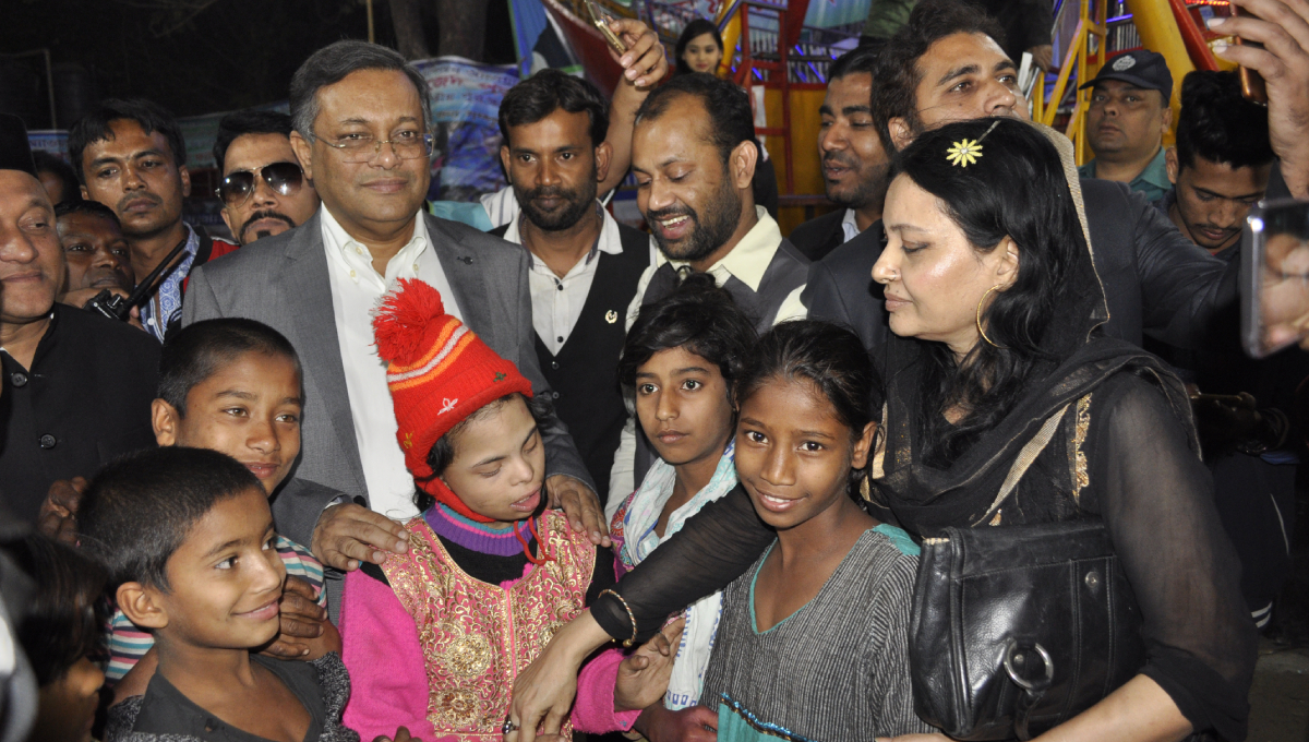 Information minister visits free entertainment centre for autistic children