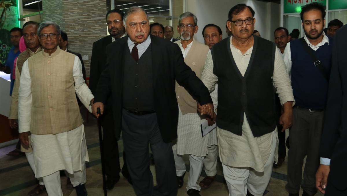 Oikyafront team walks out of EC meeting