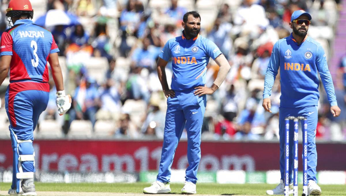 Kohli sanctioned for excessive lbw appeal