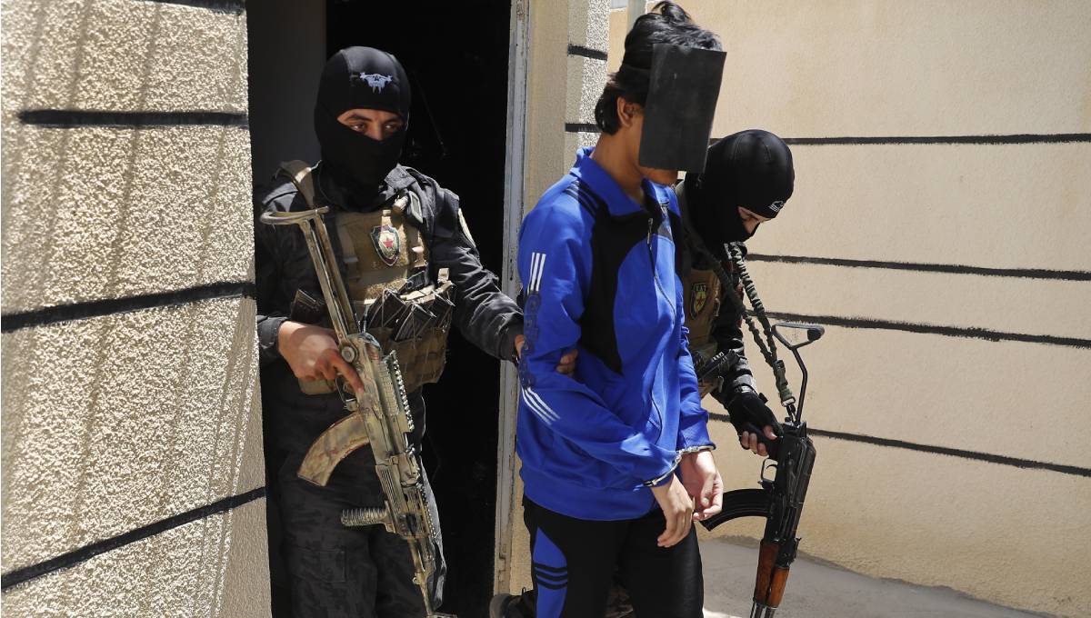 Fate of detained IS fighters uncertain as US exits Syria