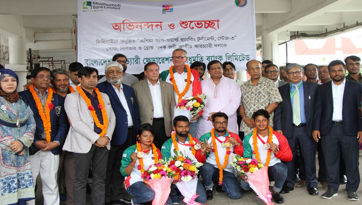 Bangladesh Archery team warmly received at airport Monday