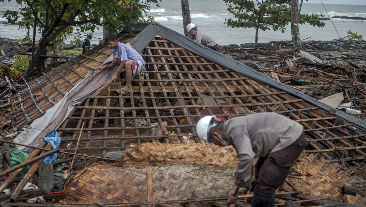 Indonesia widens exclusion zone around island volcano