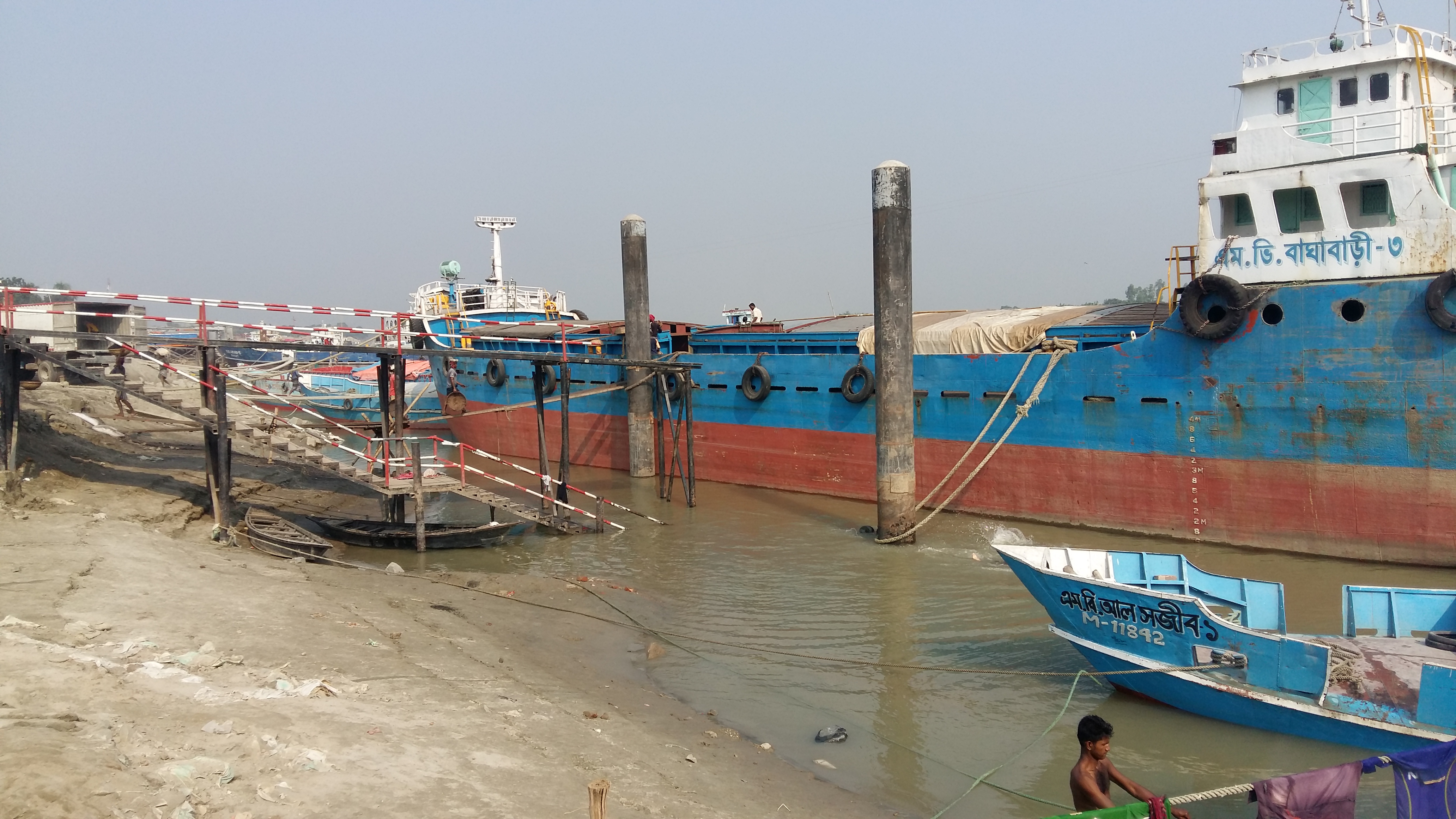 Faridpur’s lone river port in limbo for lack of facilities  
