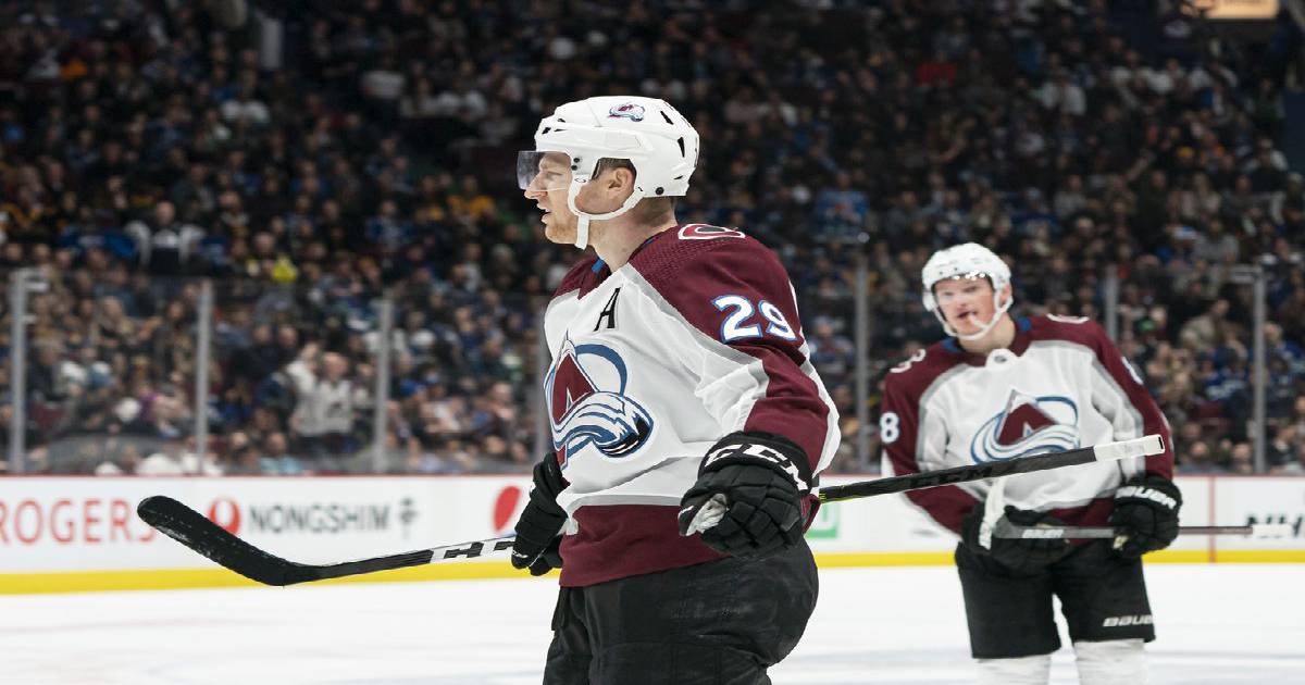 MacKinnon scores in OT, Avalanche beat Canucks 5-4