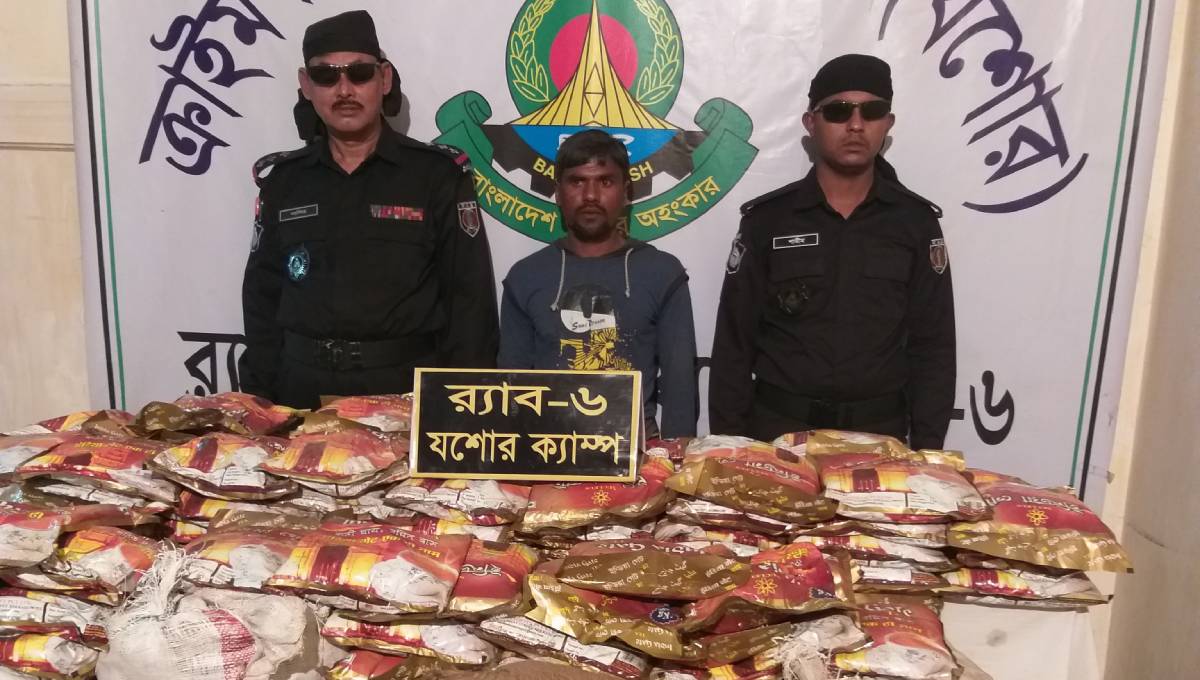 ‘Smuggler’ held in Jashore