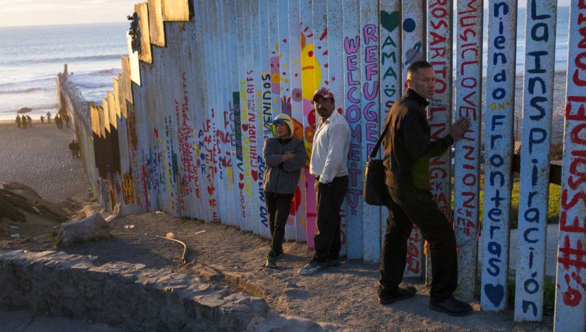 Migrants get cool reception in Mexican border town