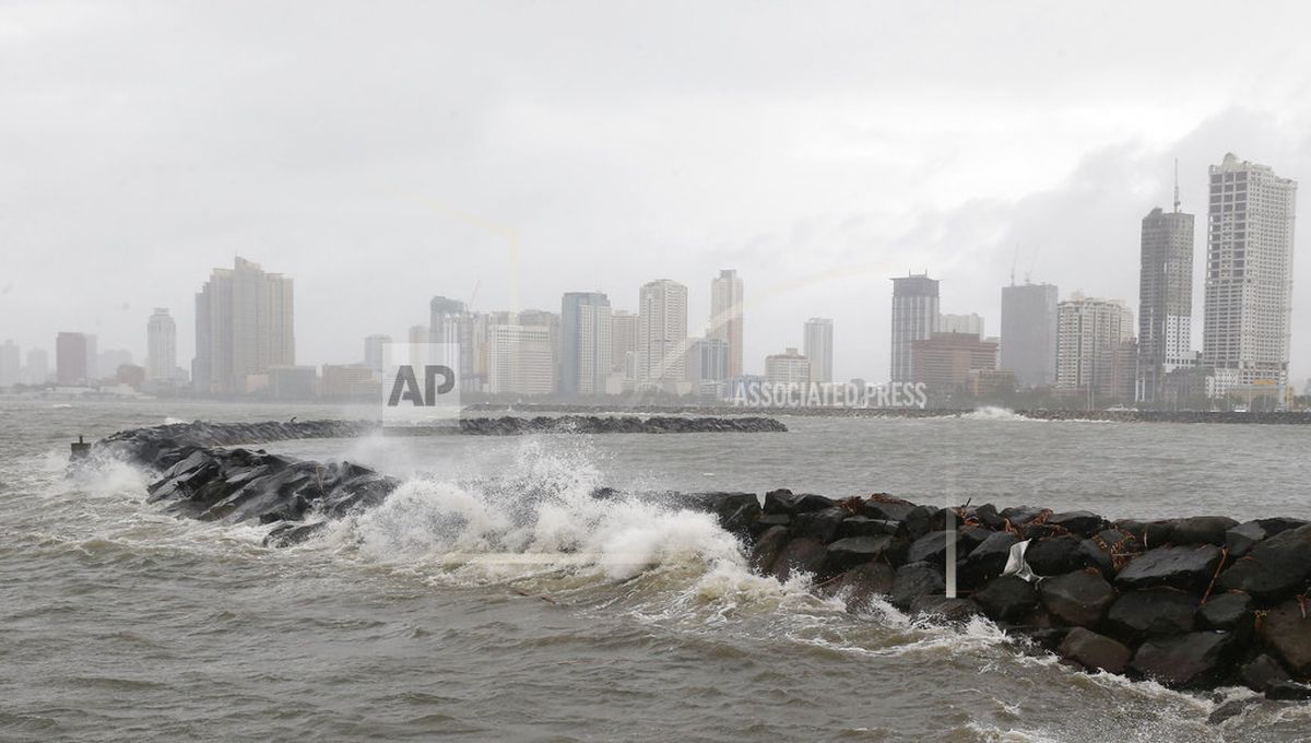 4 survivors, 3 dead, several missing in Philippine landslide