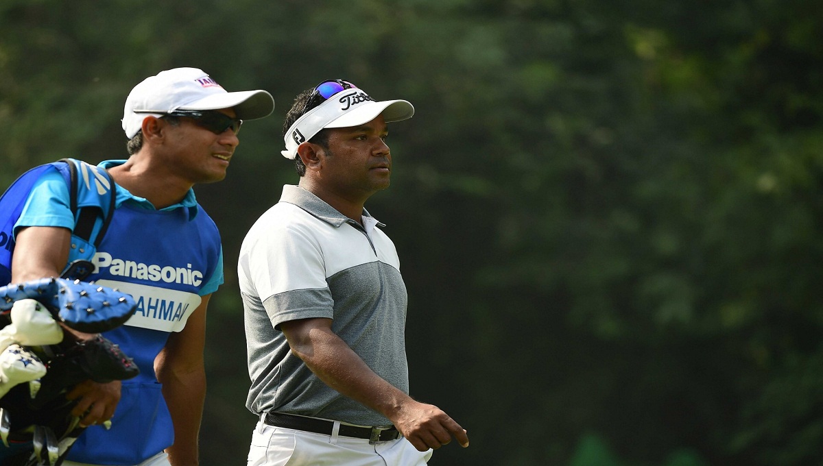 Siddikur takes joint lead in Panasonic Open India 
