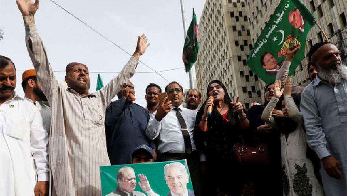 Pakistani opposition holds rallies to demand PM step down