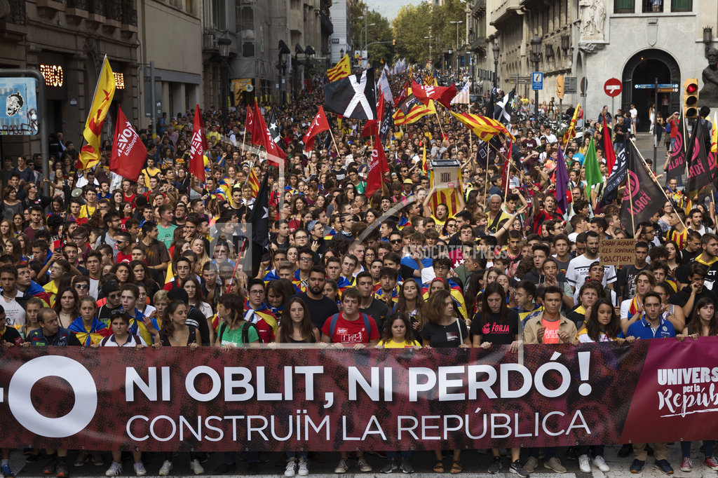 Catalans display devotion to independence on anniversary