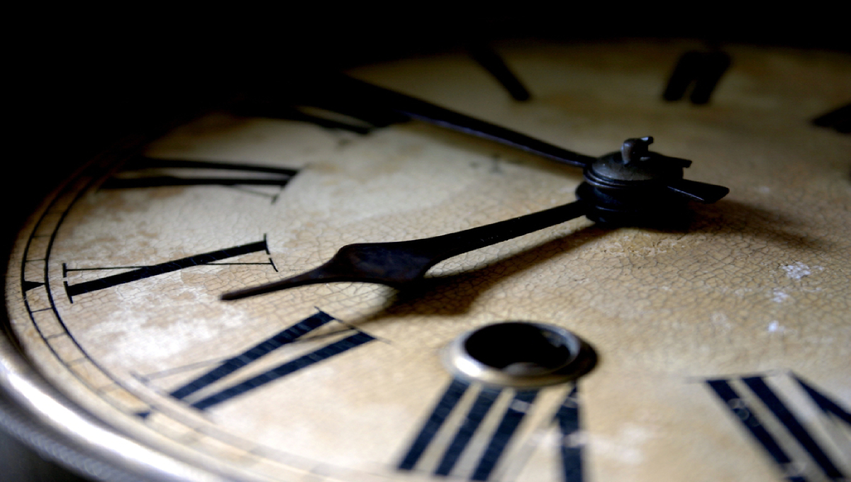 Scientists ‘Reverse Time’ With Quantum Computer in Breakthrough Study