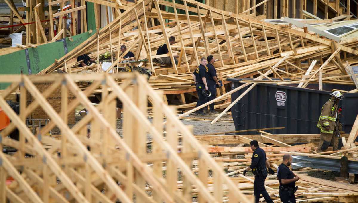 1 killed, 5 hurt when unfinished Dallas town house collapses
