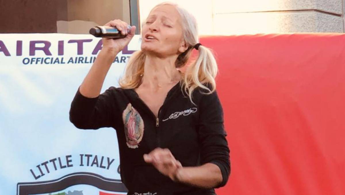 Homeless opera singer performs first concert after going viral online