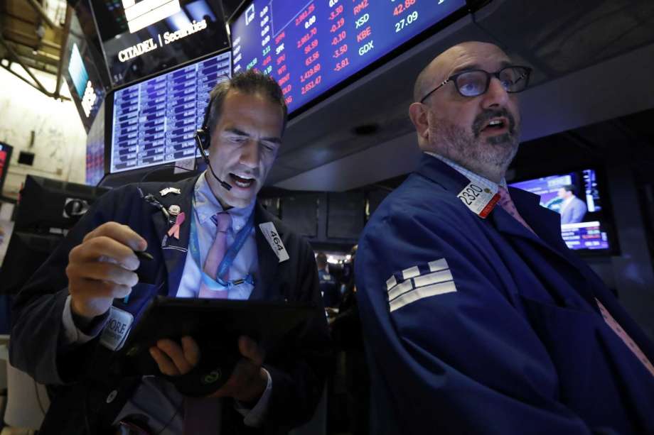 US stock indexes shake off an early loss and close higher