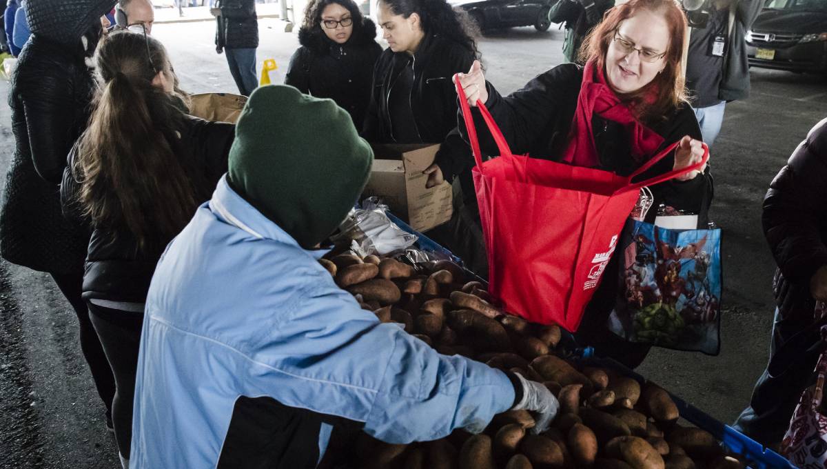 Government shutdown poses increasing risk to wider economy