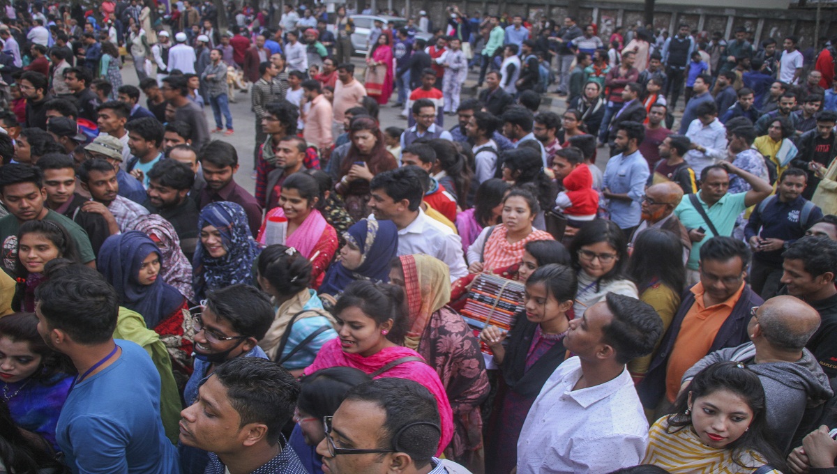 Book fair draws huge crowd on Friday